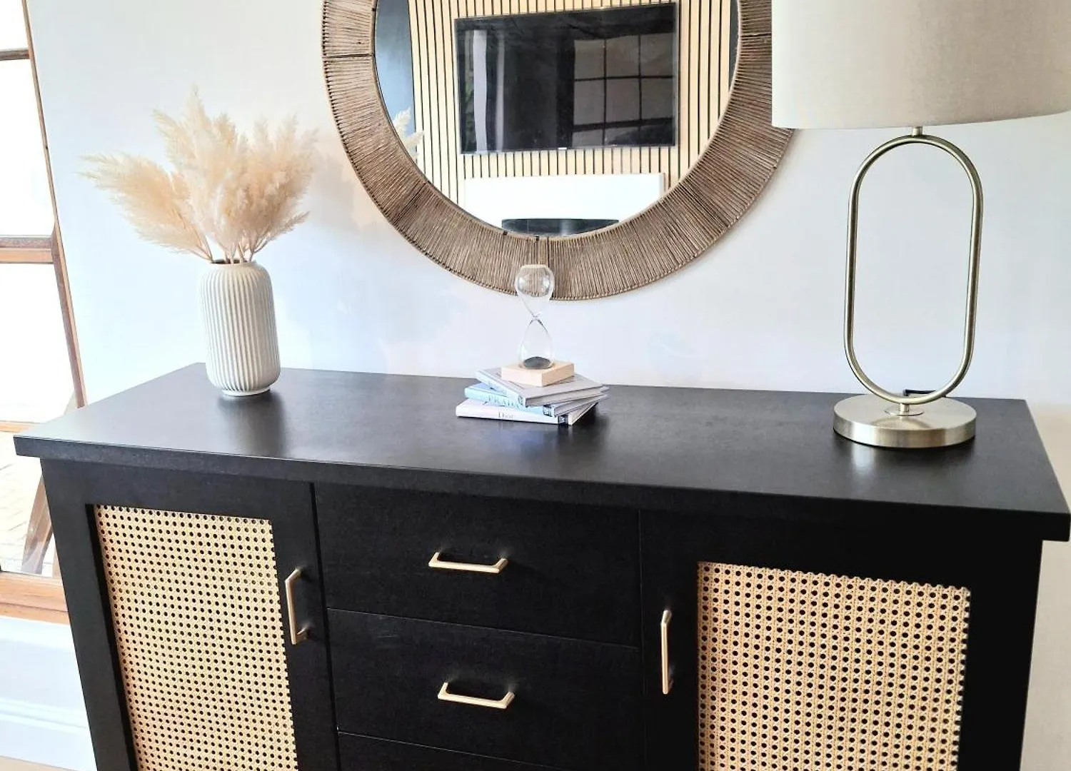 Newly Renovated! 2D On Nansen Apartment Cape Town