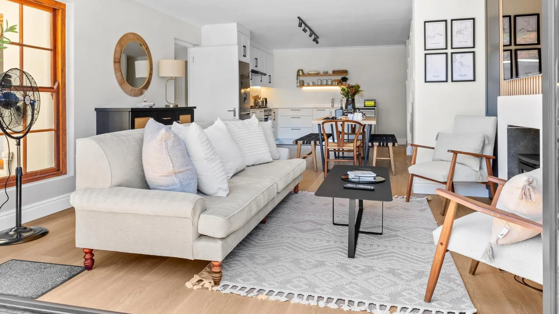 Newly Renovated! 2D On Nansen Apartment Cape Town