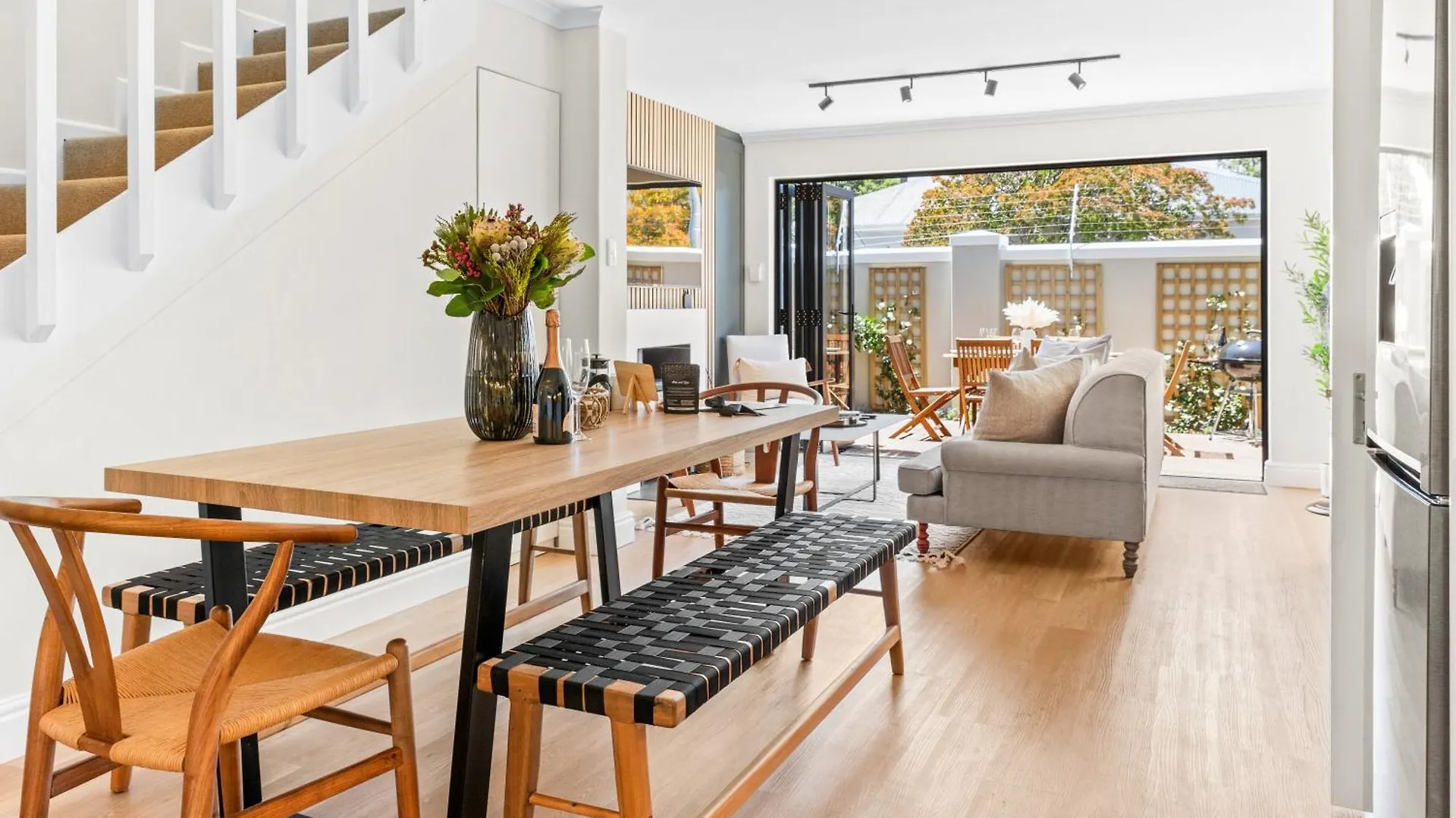 Newly Renovated! 2D On Nansen Apartment Cape Town