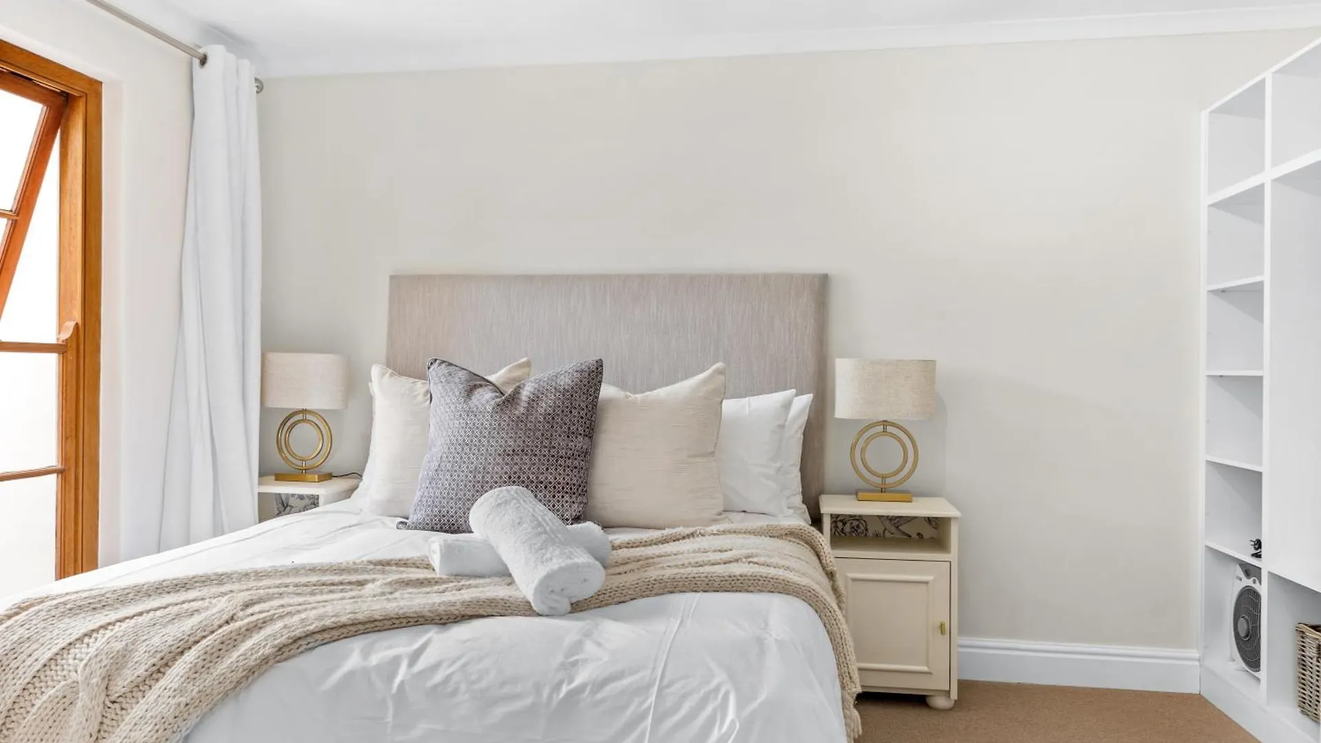 Newly Renovated! 2D On Nansen Apartment Cape Town South Africa