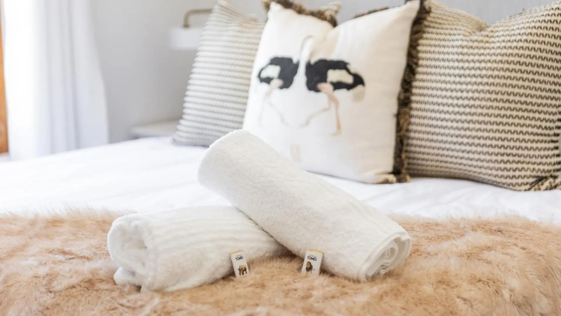 Newly Renovated! 2D On Nansen Apartment Cape Town